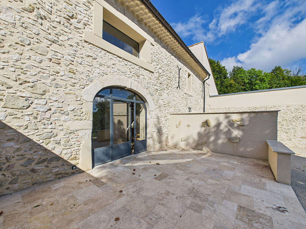 Maison de caractere  sur 2 hectares 450m²  avec gites 26120 chabeuil - photo 12