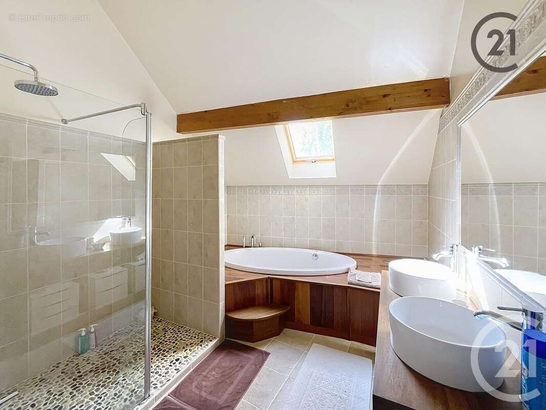 Maison à BRIENON-SUR-ARMANCON