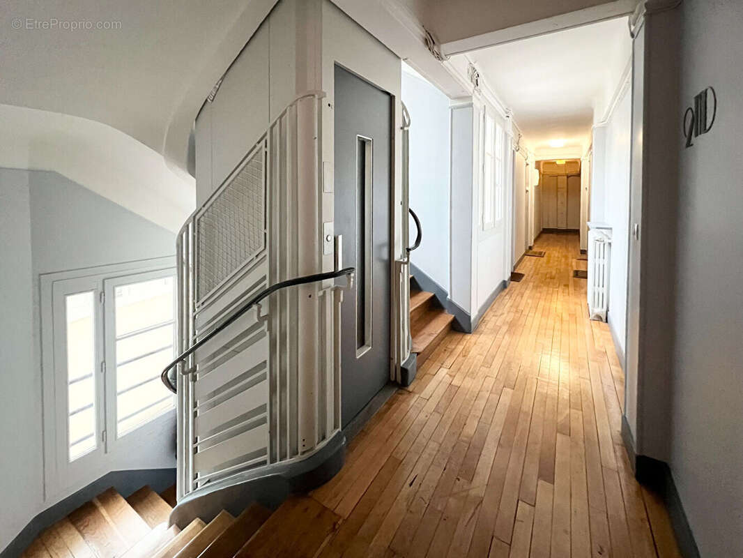 Appartement à PARIS-18E