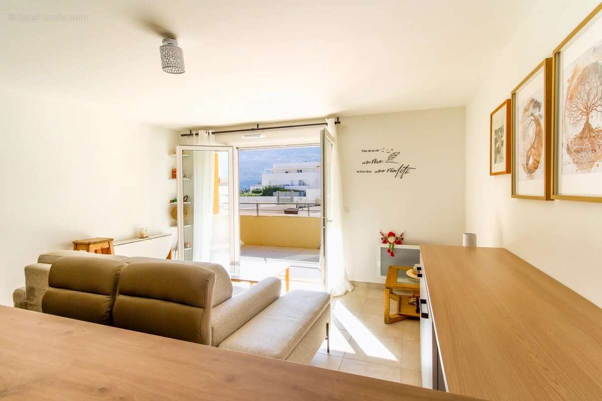 Appartement à SAINT-MARTIN-DU-VAR