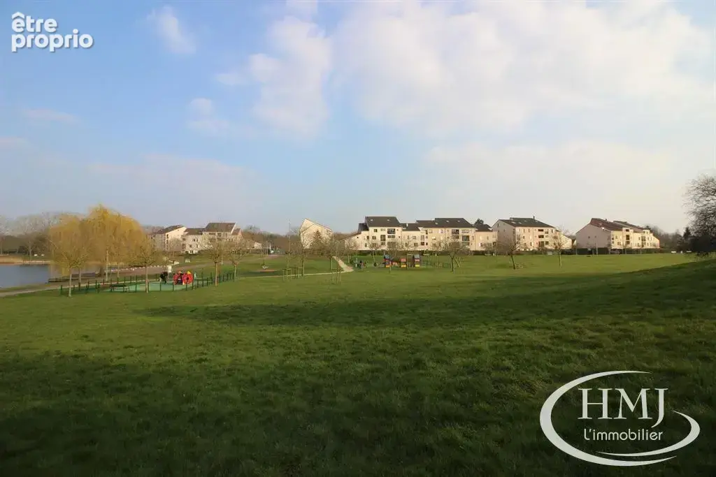 Appartement à COURCOURONNES