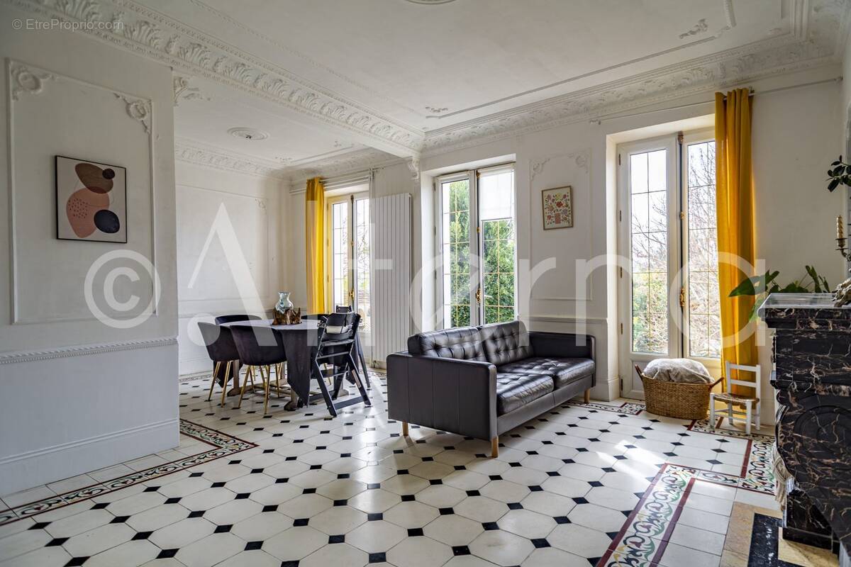 Maison à MEZY-SUR-SEINE