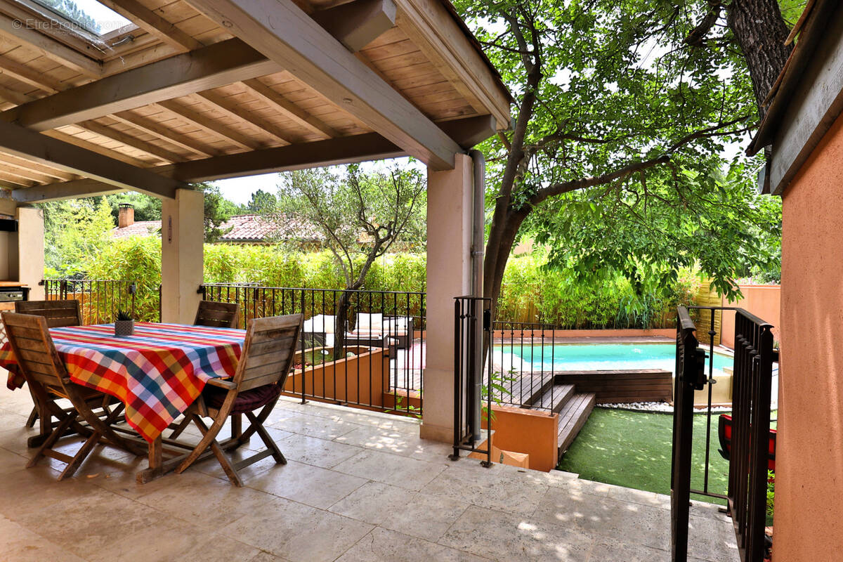 Maison à ROUSSILLON