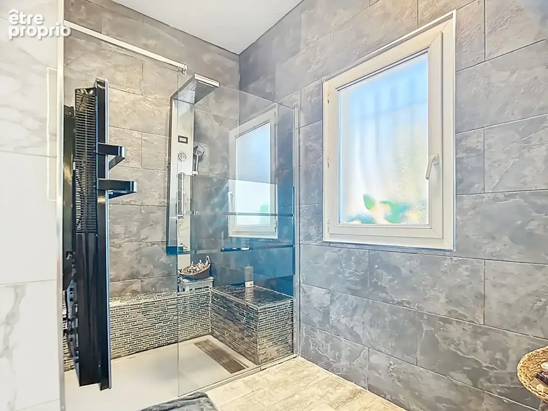 Maison à vendre de 140 m² avec piscine sur une parcelle de 650 m² - Secteur Saint-Loup Marseille 10e - photo 7