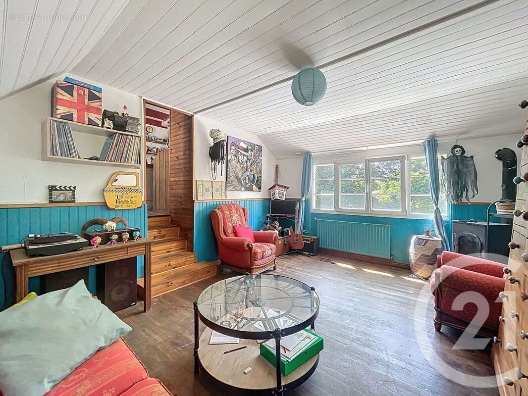 Maison 106 m² à Belle-Isle-En-Terre  - photo 2