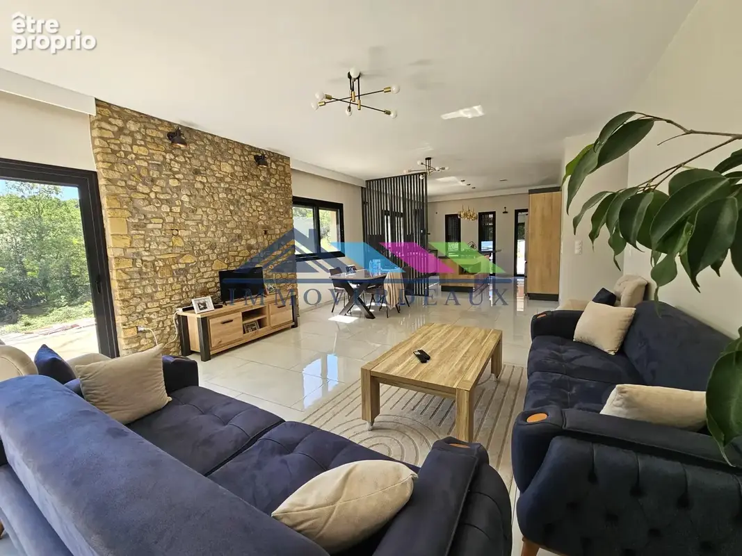 Maison 5 chambres / 2 terrasses / 2 garages - photo 2