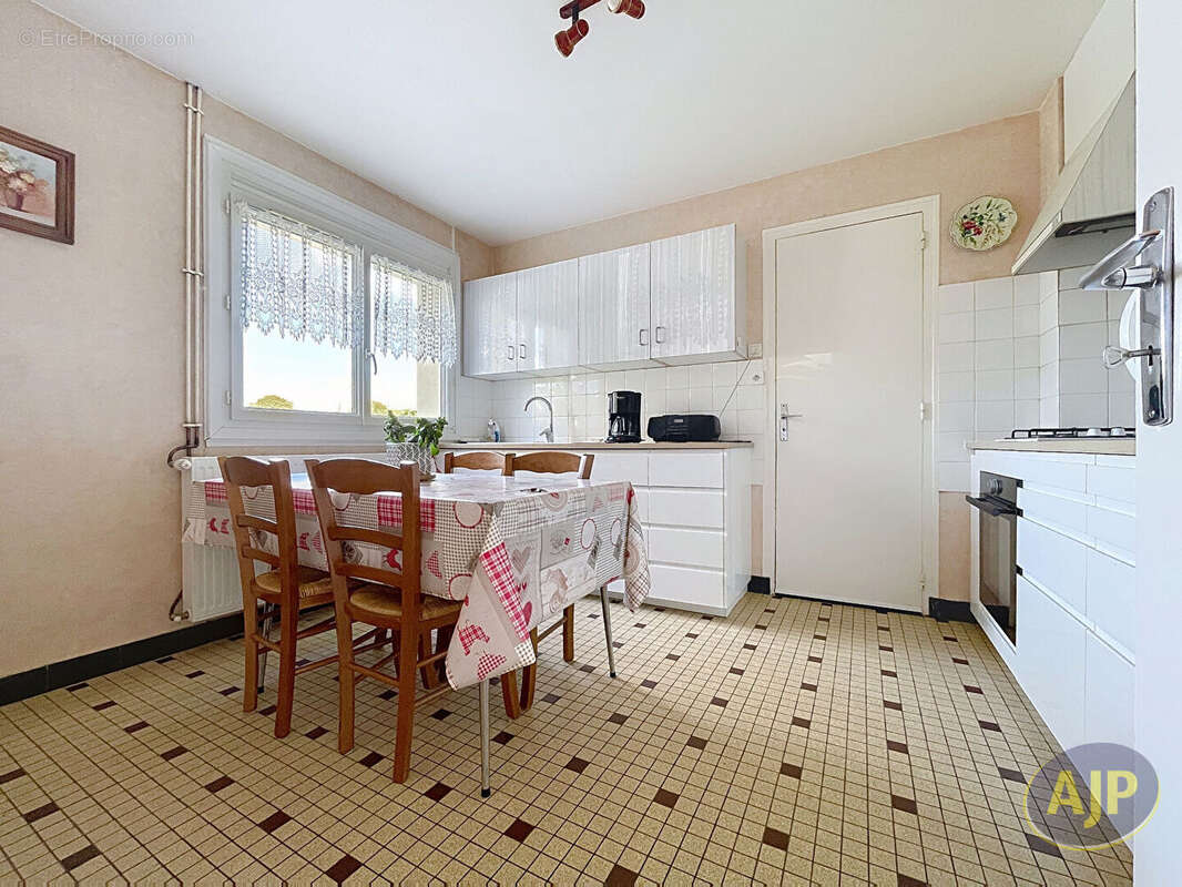 Maison à SAINT-PERREUX