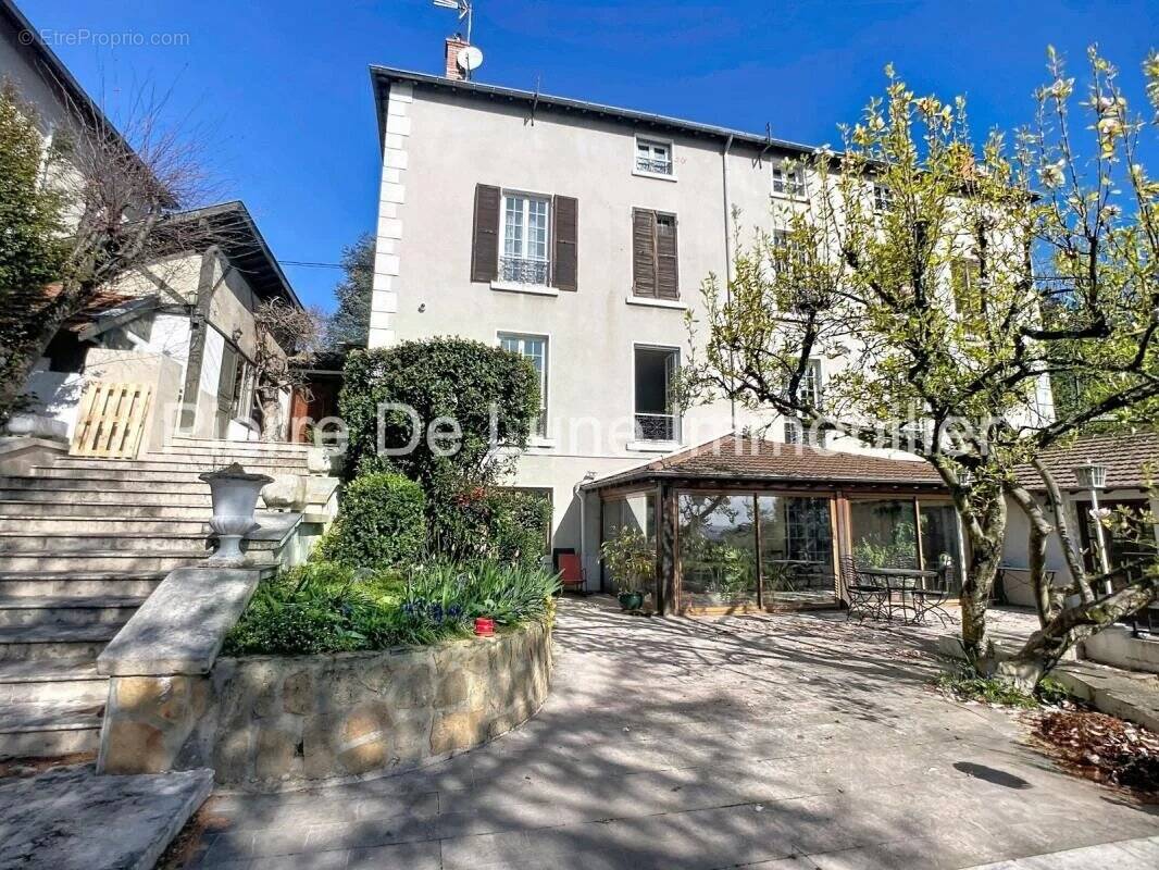 Maison à CALUIRE-ET-CUIRE