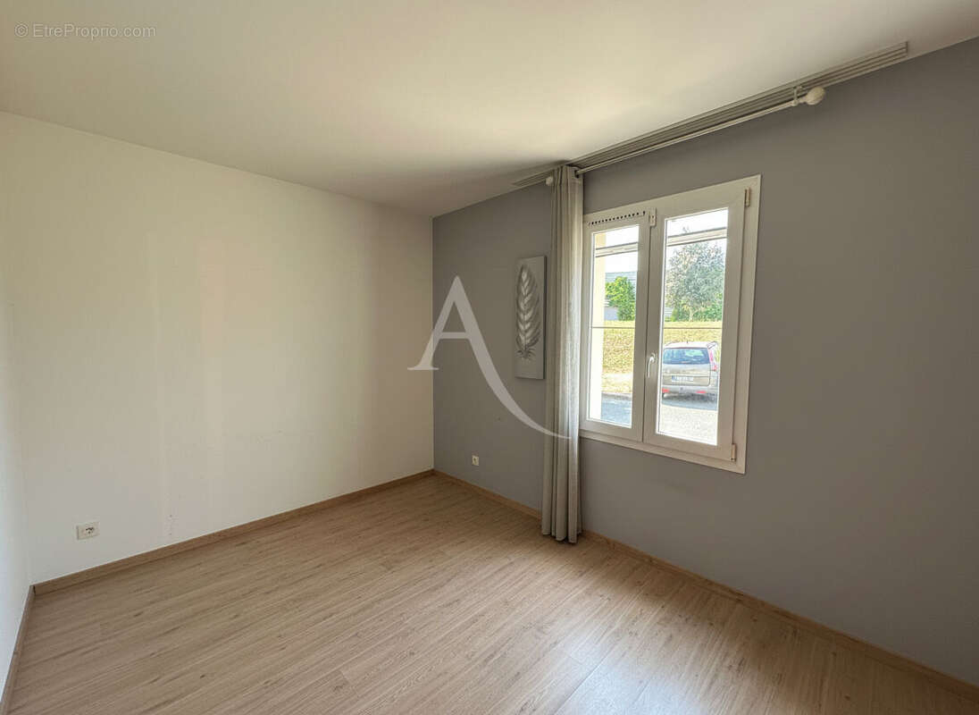 Maison de plain-pied avec garage , Confort et fonctionnalité - photo 6