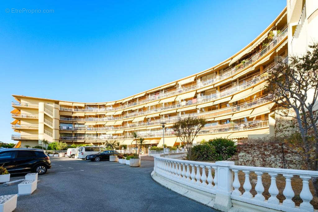 Appartement à SAINT-LAURENT-DU-VAR