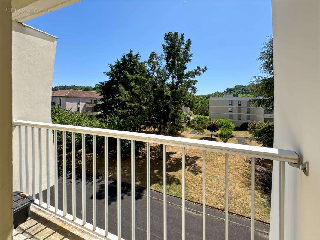 Grand t2 en résidence avec ascenseur balcon cave et parking - photo 13