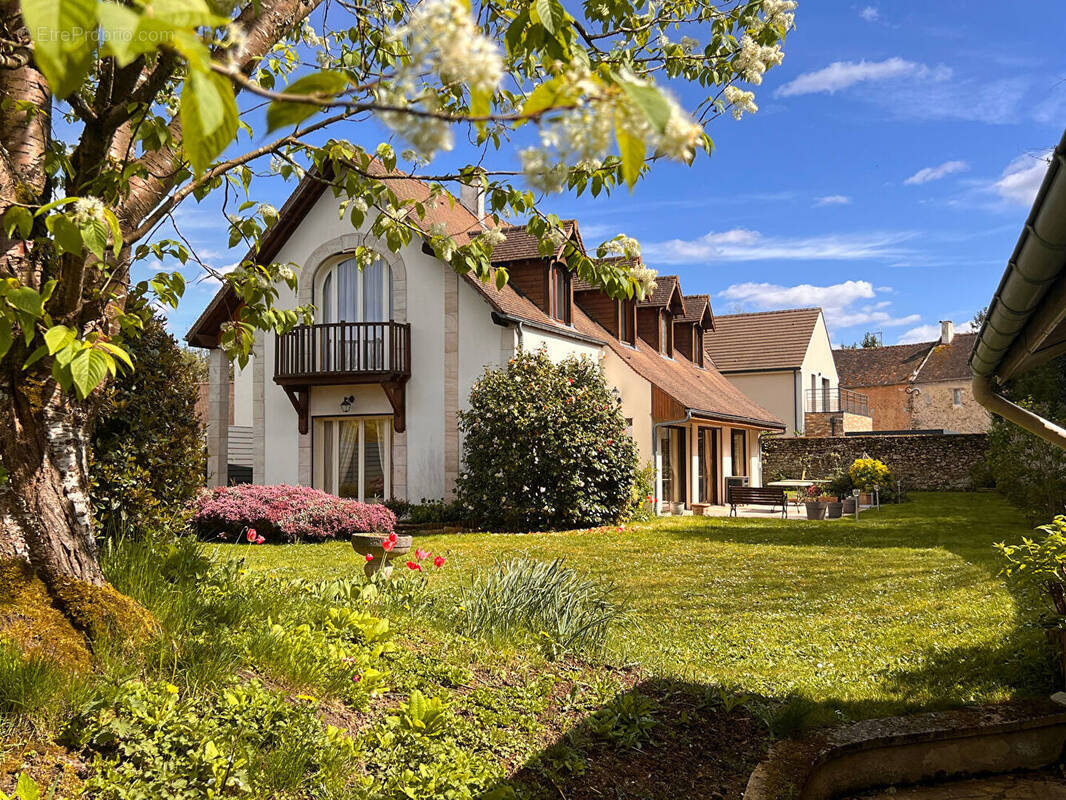 Maison à SAINT-NOM-LA-BRETECHE