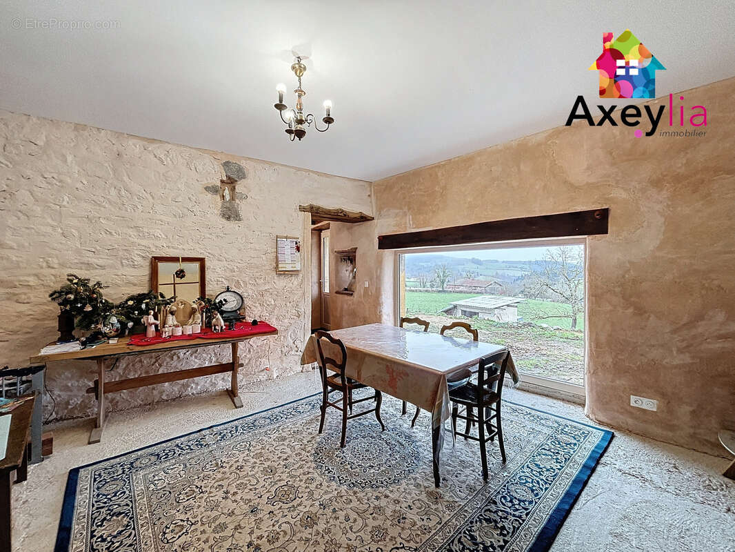A vendre - proche cours - maison de campagne en pierre avec  4 chambres, terrain avec vue degagee - photo 2