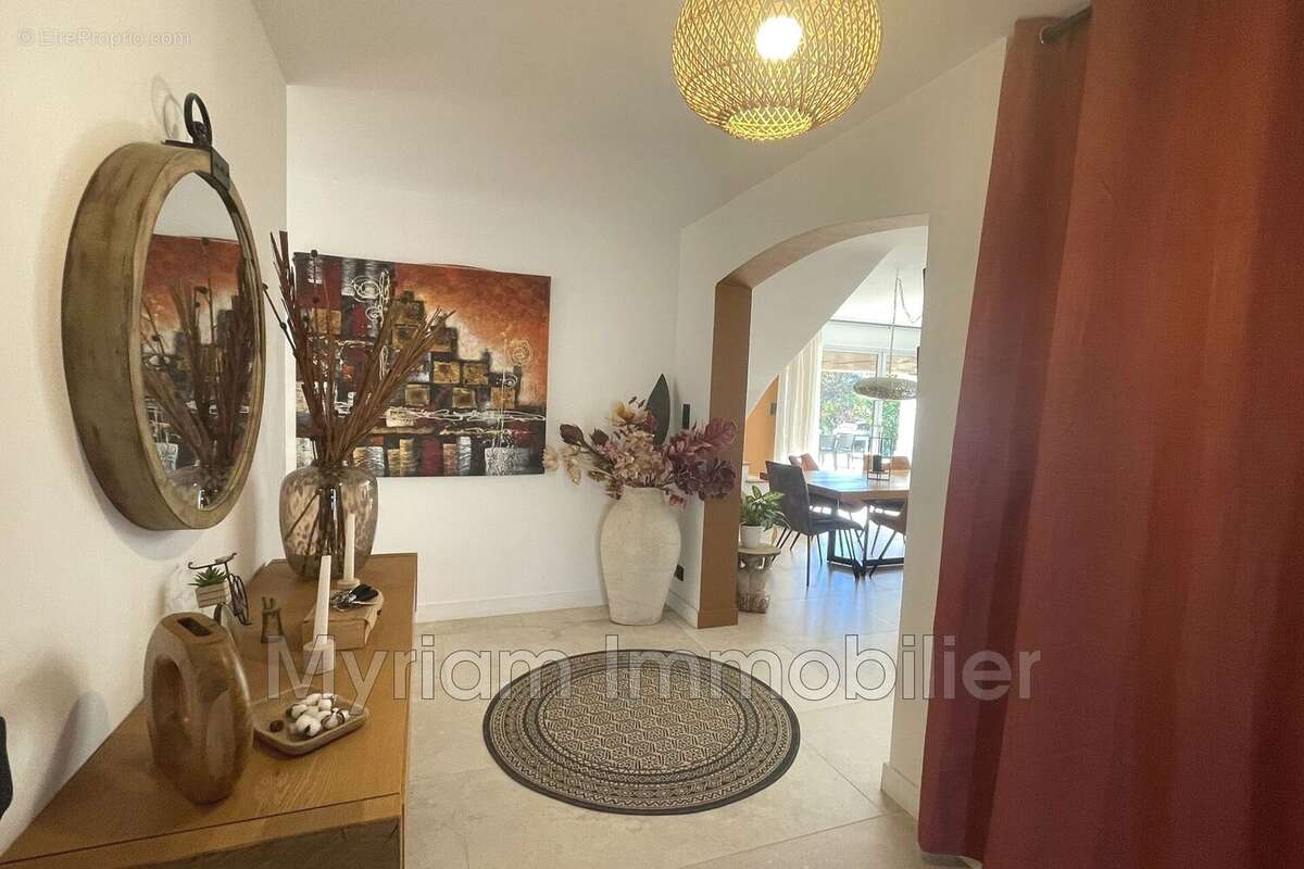 Maison à SAINT-CEZAIRE-SUR-SIAGNE