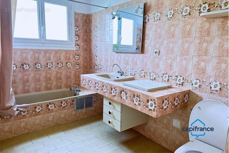 Maison à VIC-LA-GARDIOLE