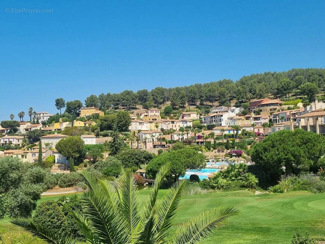 Maison à SAINT-CYR-SUR-MER