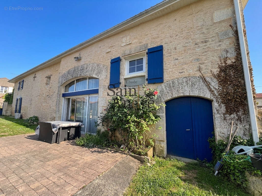 Maison à CHAMPNIERS