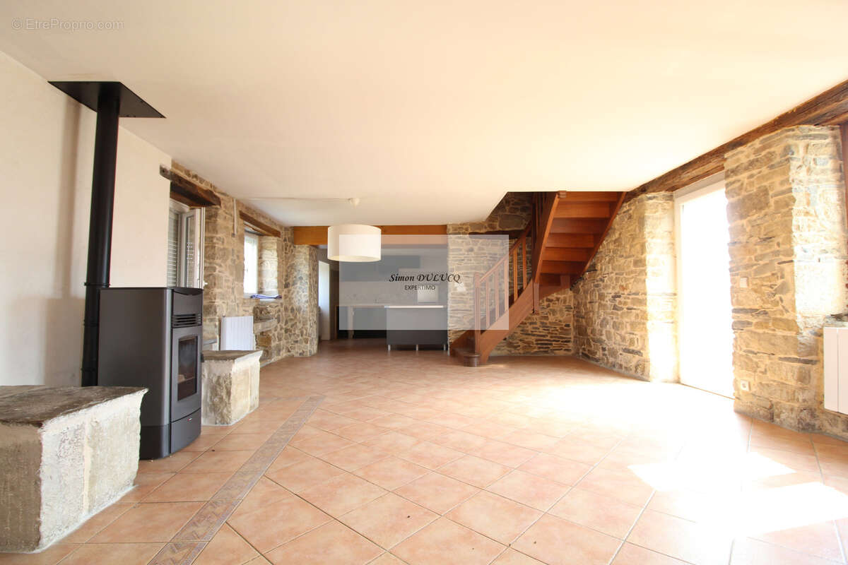 Maison 170 m2 scindee en 2 logements avec cour et cave - photo 5