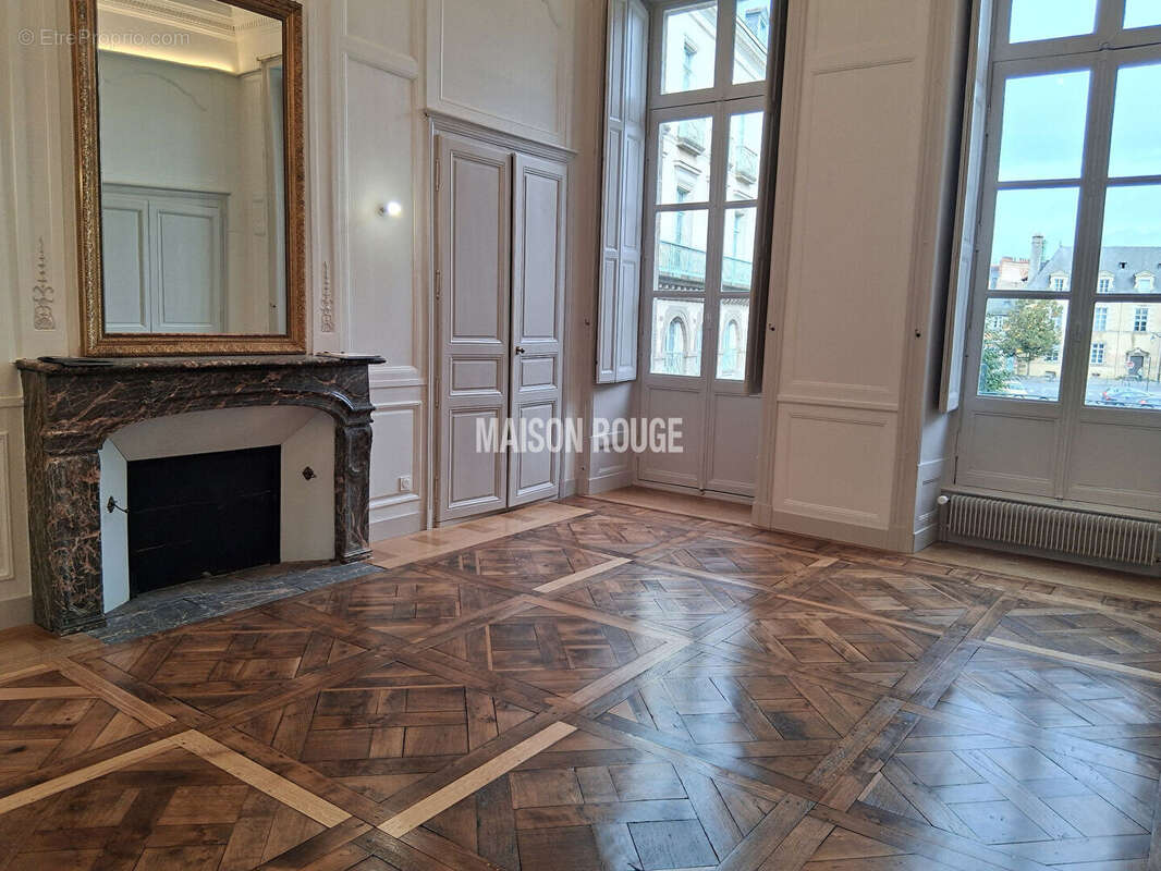 Très bel appartement,186m², 7 pièces, excellent état, à proximité de la cathédrale de Rennes - photo 2