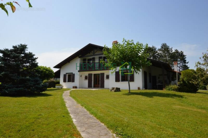 Maison à SAUVETERRE-DE-BEARN