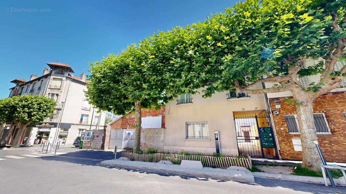 Appartement à LES PAVILLONS-SOUS-BOIS
