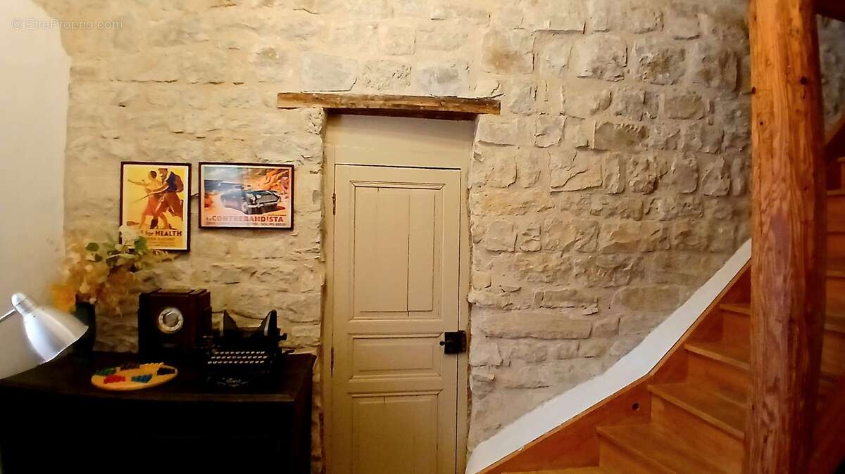 Charmante maison en pierres, pleine de caractère. - photo 9