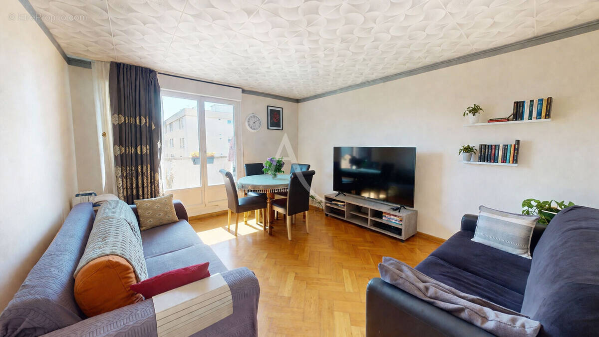 Appartement à CHILLY-MAZARIN