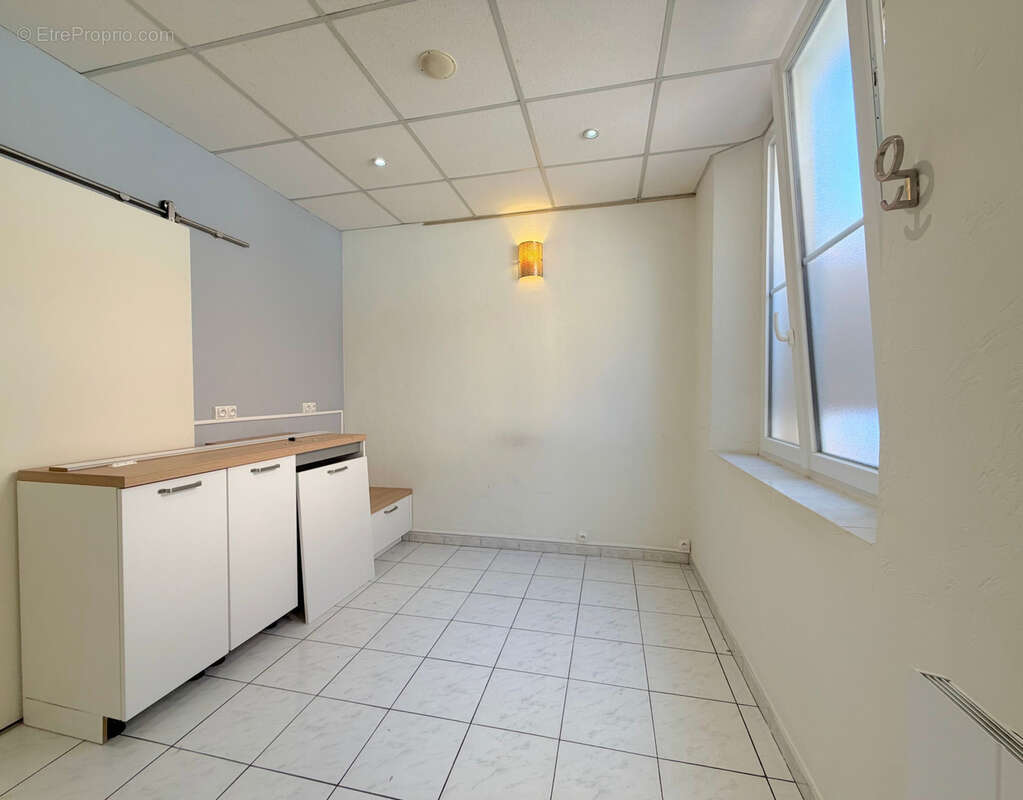 Local professionnel avec fort potentiel de transformation   Cannes - photo 2