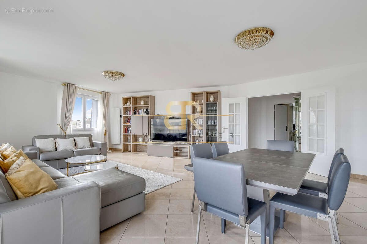 Appartement à CHARENTON-LE-PONT