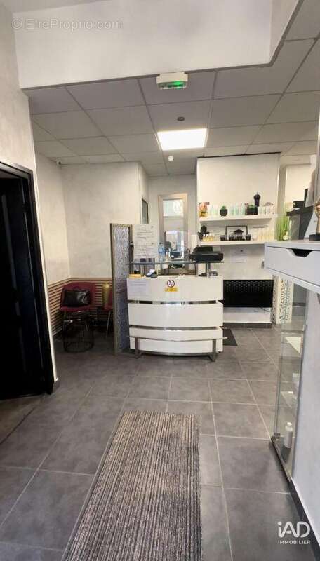 Photo 2 - Commerce à ELANCOURT