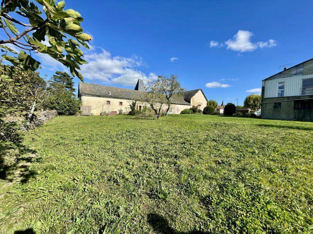 Maison à MIRANDOL-BOURGNOUNAC