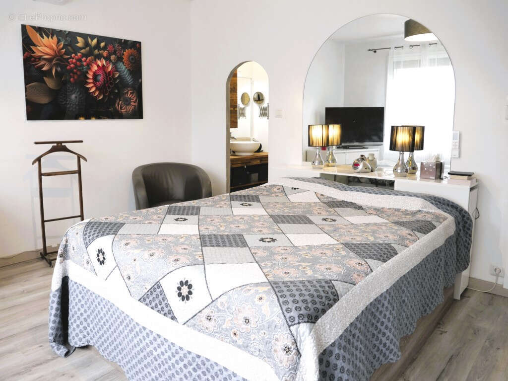 Maison à NEUVILLE-SUR-AIN