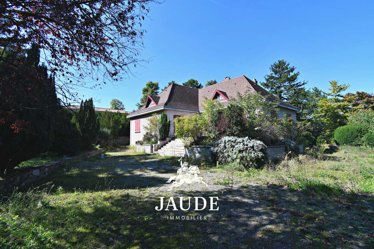 Maison à PERIGNAT-LES-SARLIEVE