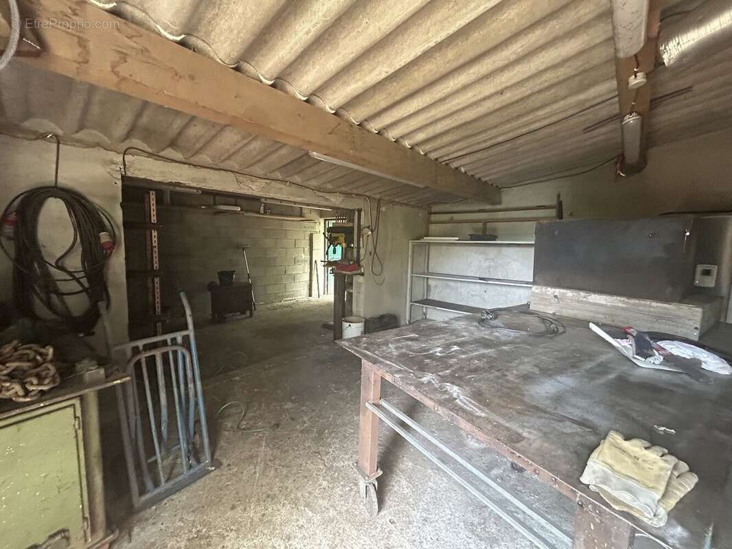 Maison de plain-pied avec dépendances et 1,5ha de terrain - photo 6