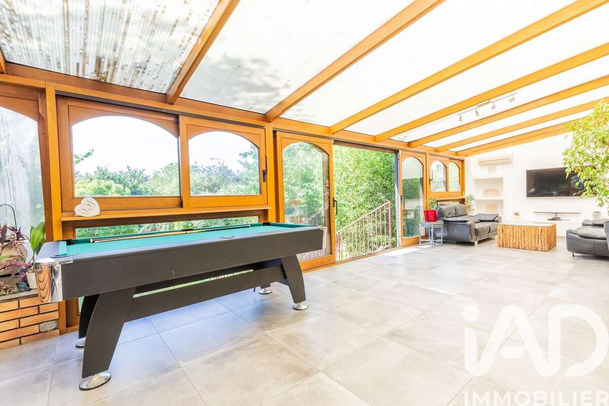 Maison 187 m² à Villeneuve-Le-Roi  - photo 7