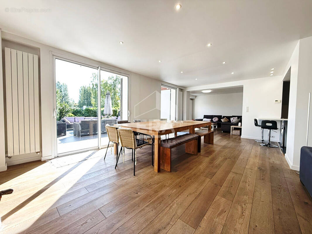 Maison à FEROLLES-ATTILLY