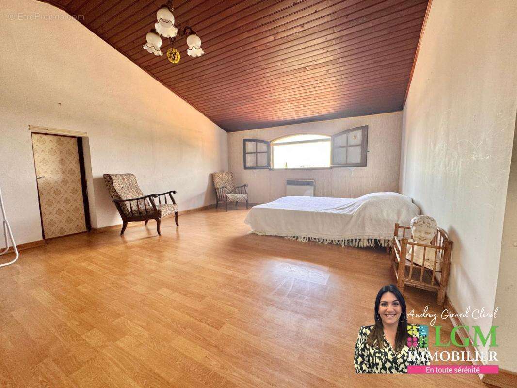 Maison familiale, 930m2 de terrain divisible, 5 chambres, appartement T2 indépendant, garage, piscine - photo 11