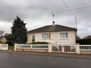 Maison à SELLES-SAINT-DENIS