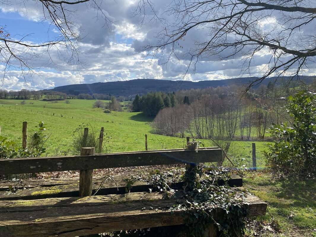Maison à EYMOUTIERS