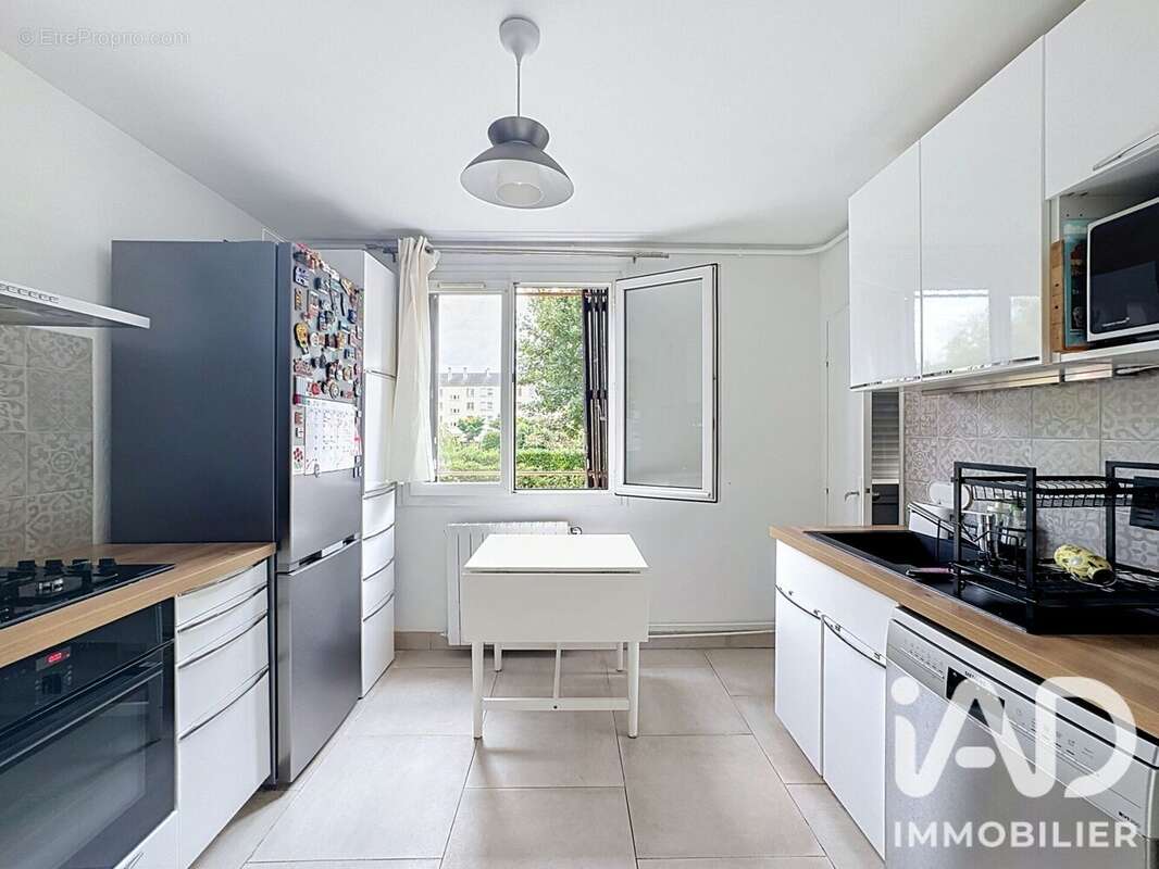 Photo 5 - Appartement à LE MESNIL-LE-ROI