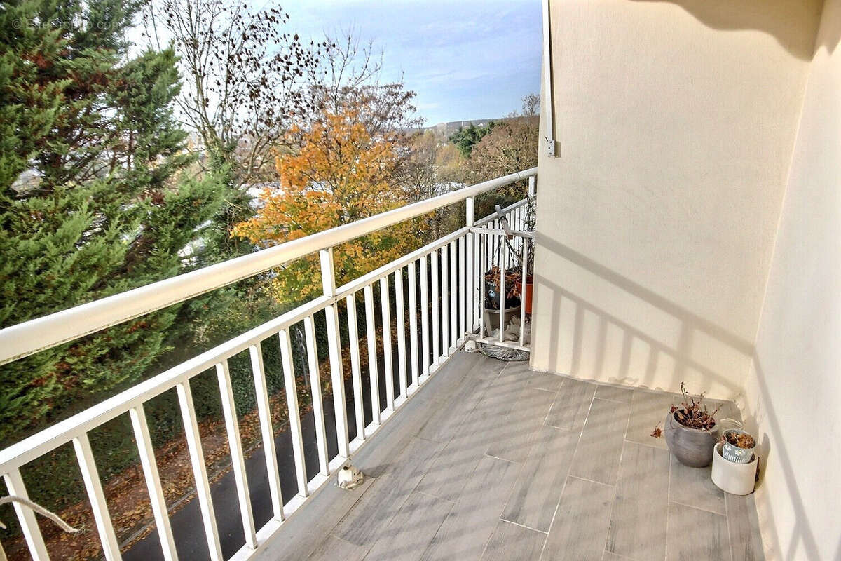 Appartement à FRESNES