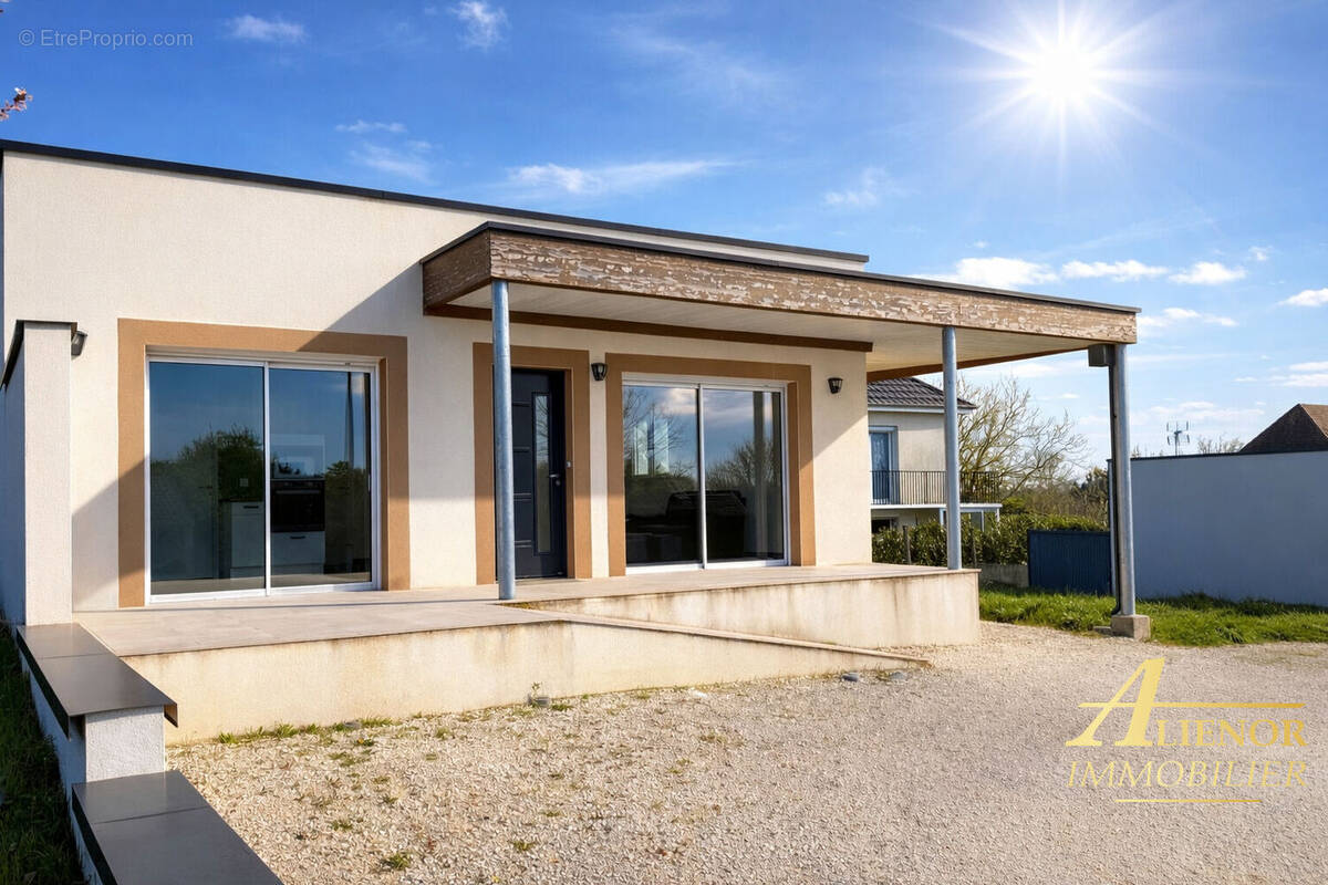 Maison à CHAMPCEVINEL