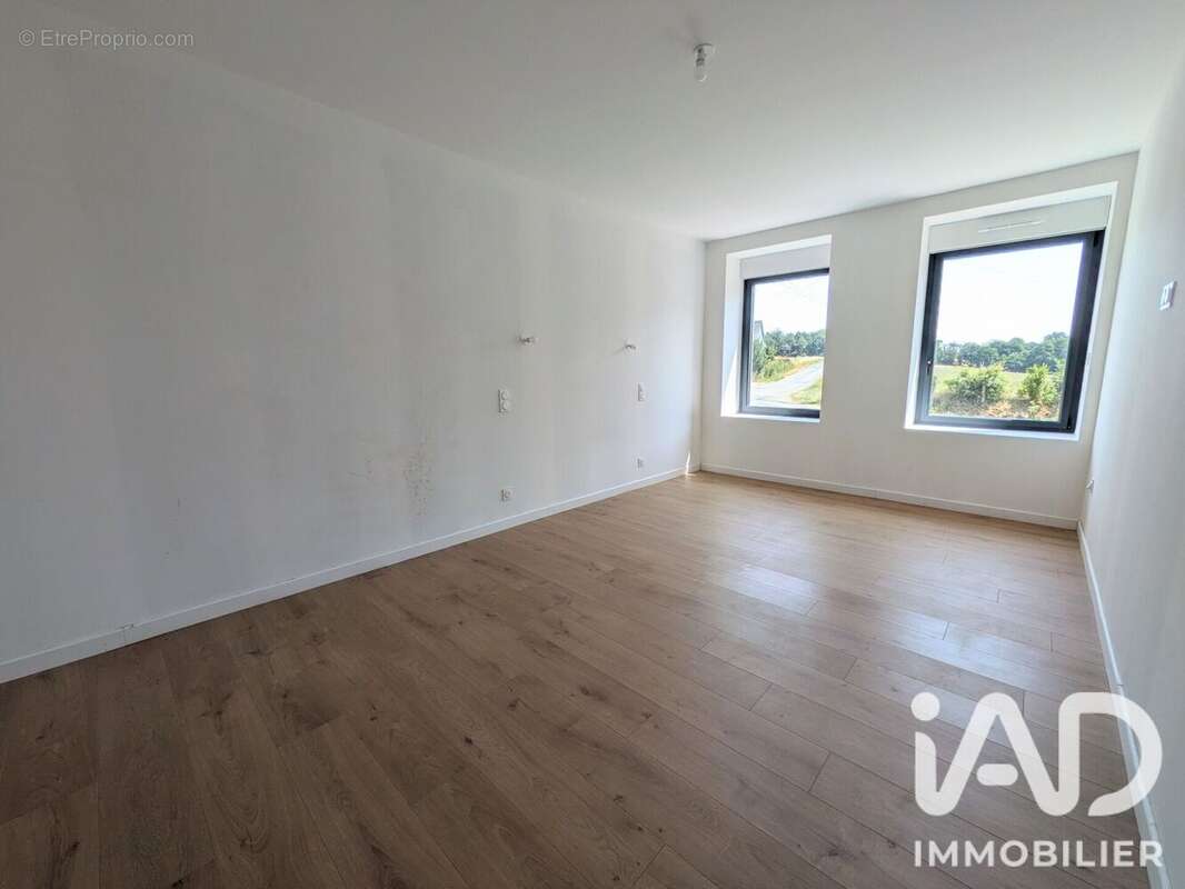 Maison 109 m² à Saint-Ellier-Du-Maine  - photo 7