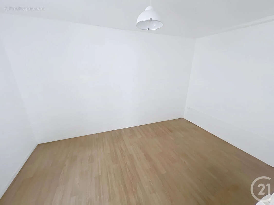 Maison à COULANGES-LA-VINEUSE