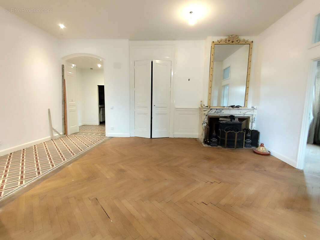 Appartement à CHAZEY-BONS