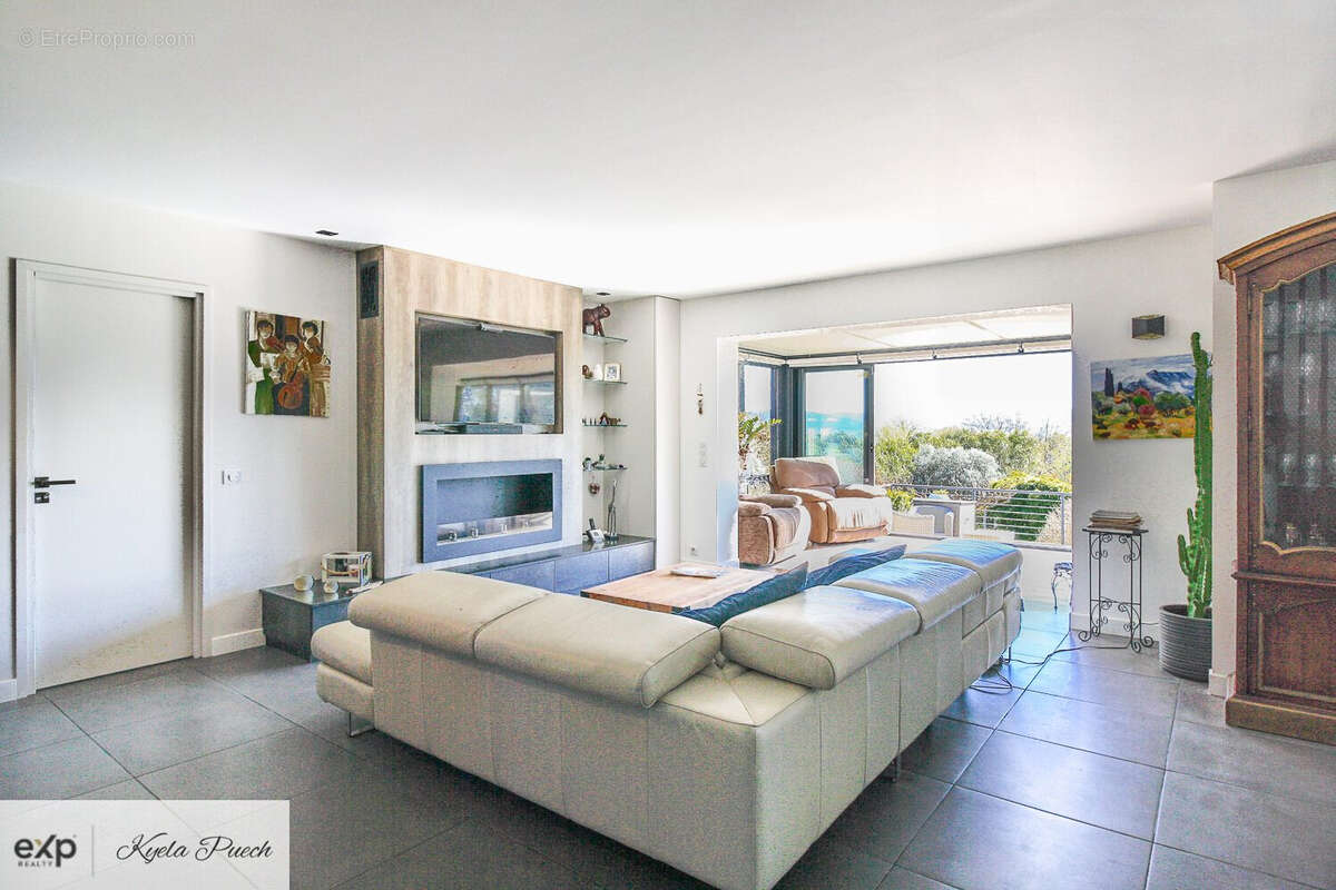 Kyela Puech- ep luxury présente villa de 2 chambres avec deux studios indépendants, piscine, terrain constructible, vue imprenable sur Villelaure, proche Pertuis et Aix-en-Provence - Maison à VILLELAURE