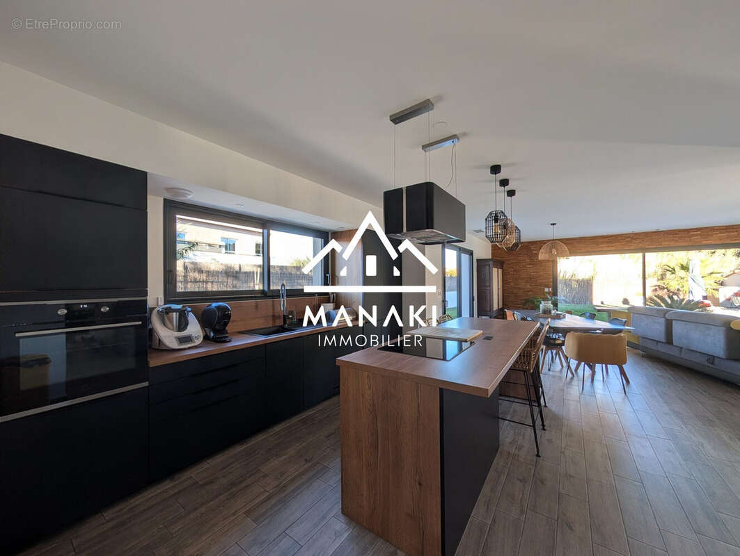 Cuisine  - Maison à PEZILLA-LA-RIVIERE