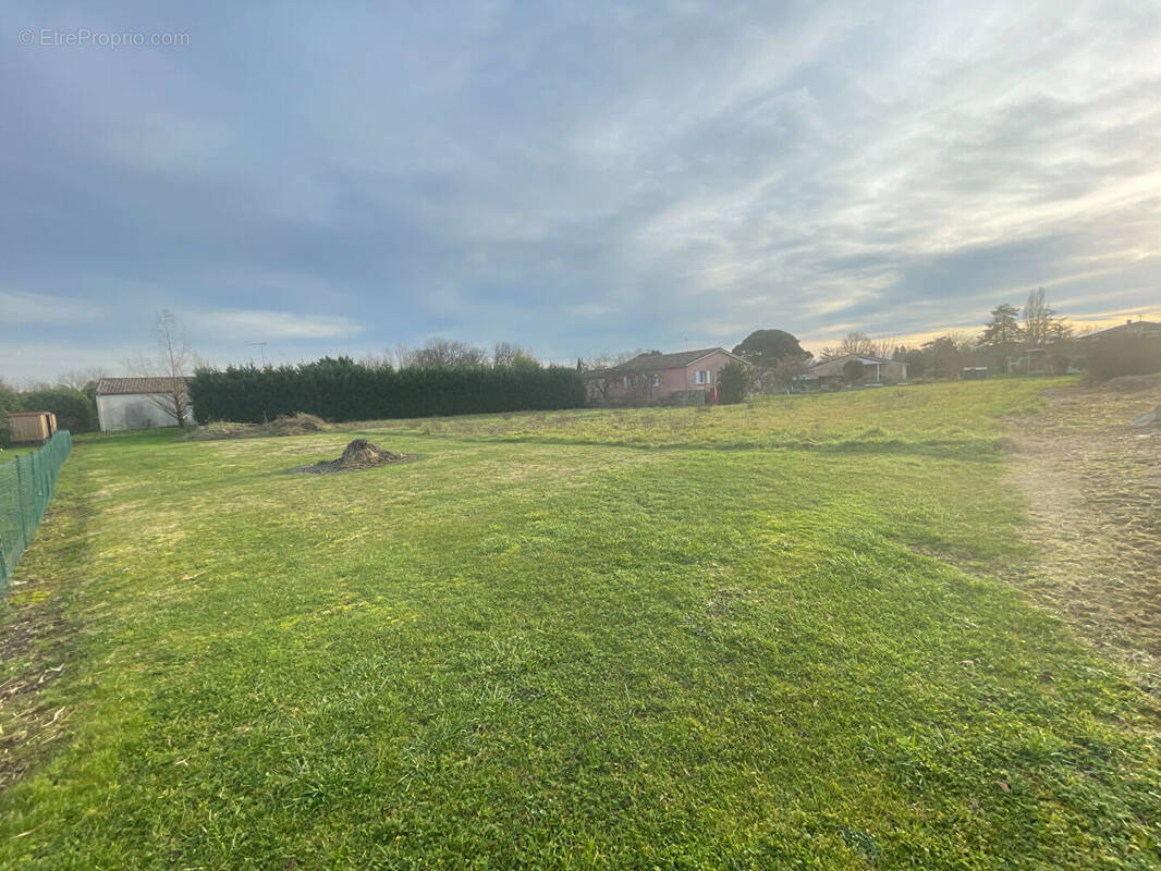 Terrain à CASTELMORON-SUR-LOT