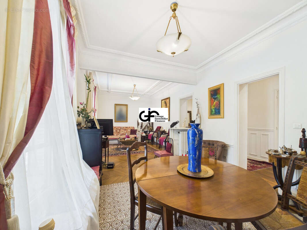 Appartement 70 m² à Paris-16e  - photo 2