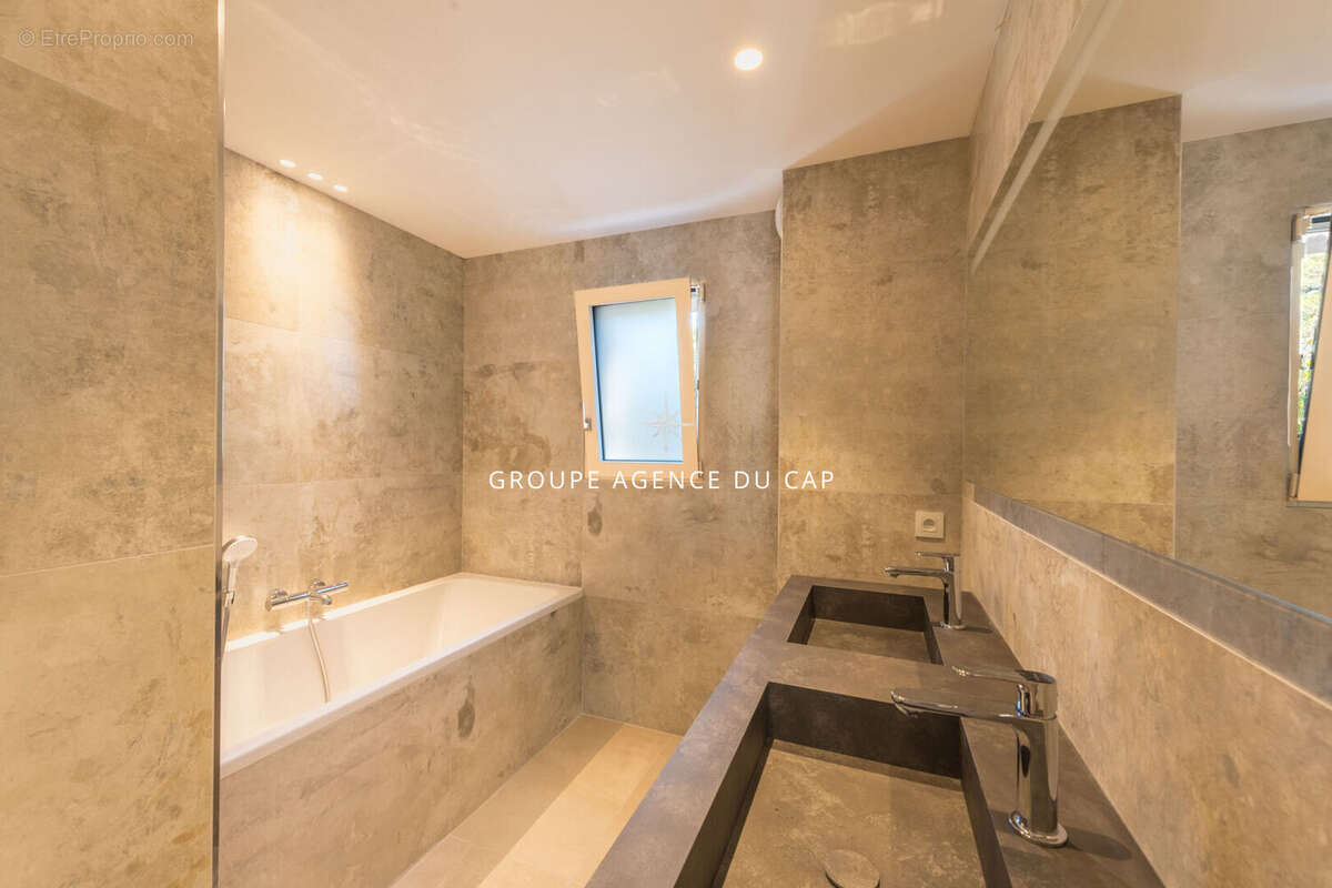 Saint raphael villa entierement renovee calme et apercue mer - photo 14